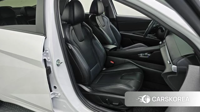 Hyundai The New Avante (CN7) 2024 Белый из Кореи, фото 3