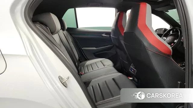 Volkswagen Golf 8th Generation 2024 Белый из Кореи, фото 3