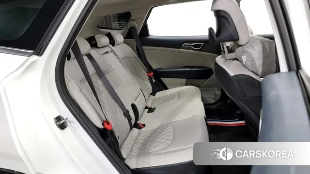 Kia Sportage 5th Generation Hybrid 2023 Белый из Кореи, фото 3