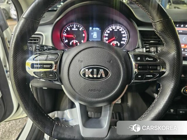 Kia Stonic 2018 Белый из Кореи, фото 3