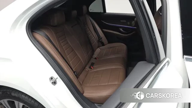 Mercedes-Benz E-Class W213 2023 Белый из Кореи, фото 3