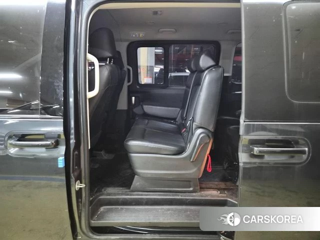 Hyundai Staria 2022 Серый из Кореи, фото 3