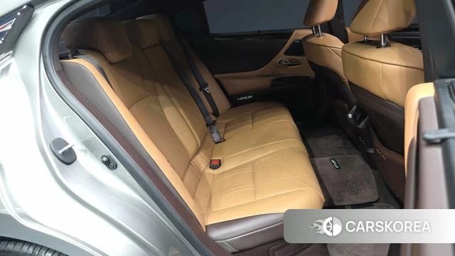 Lexus ES300h 7th generation 2021 Серебристо-серый из Кореи, фото 3