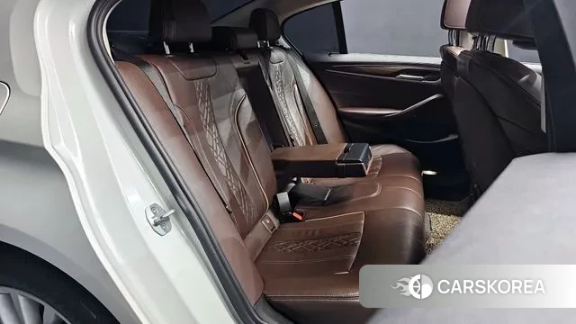 BMW 5 Series (G30) 2019 Белый из Кореи, фото 3