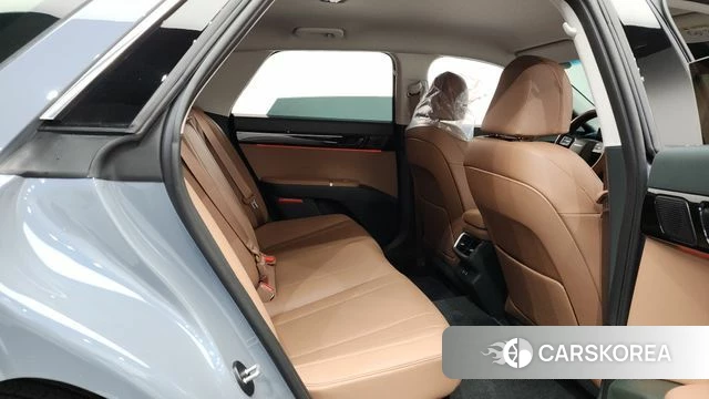 Hyundai Grandeur Hybrid (GN7) 2025 Светло-серебряный цвет из Кореи, фото 3
