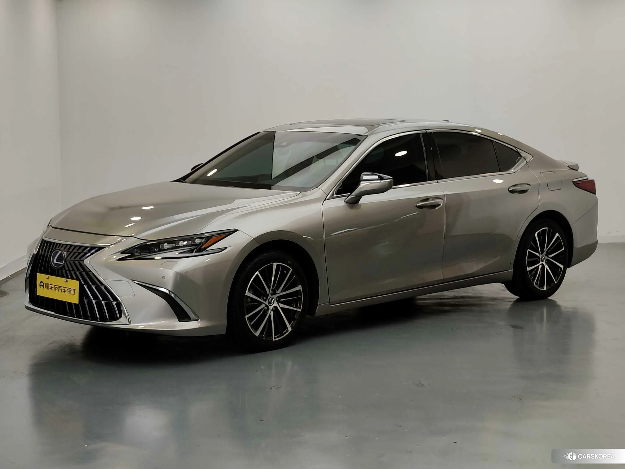 Lexus ES 2021 Серебристо-серый из Китая, фото 3