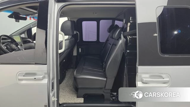 Hyundai Staria 2022 Серебристо-серый из Кореи, фото 3