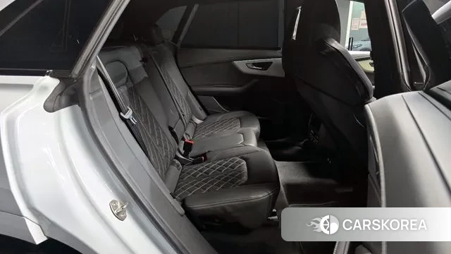 Audi Q8 (4M) 2023 Белый из Кореи, фото 3