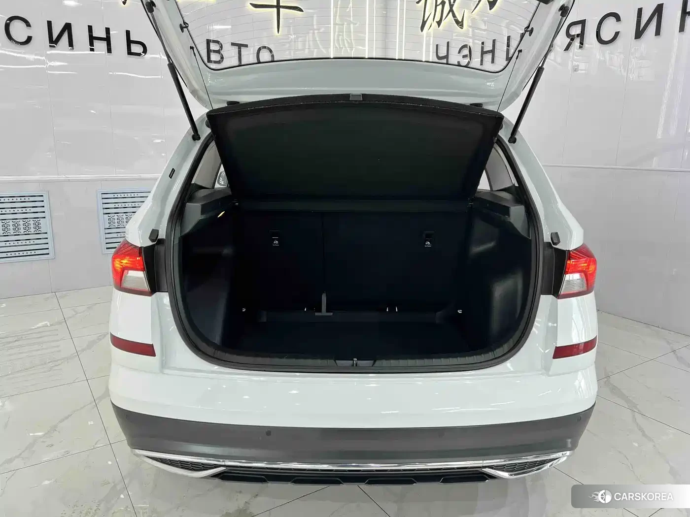 Skoda Komick 2023 Белый из Китая, фото 3