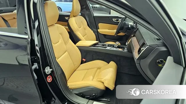 Volvo S60 3rd generation 2024 Черный из Кореи, фото 3