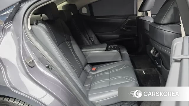 Lexus ES300h 7th generation 2024 Серый из Кореи, фото 3