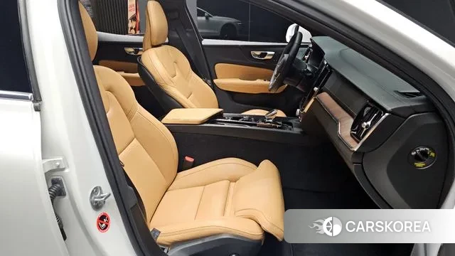 Volvo S60 3rd generation 2024 Белый из Кореи, фото 3