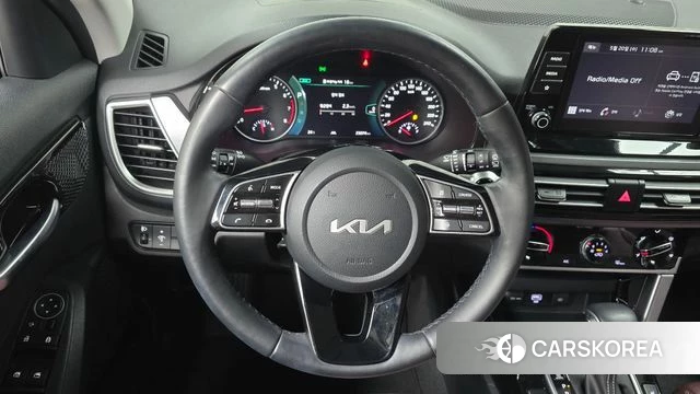 Kia Seltos 2022 Белый из Кореи, фото 3
