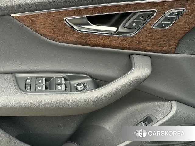 Audi Q7 2022 Черный из Китая, фото 3