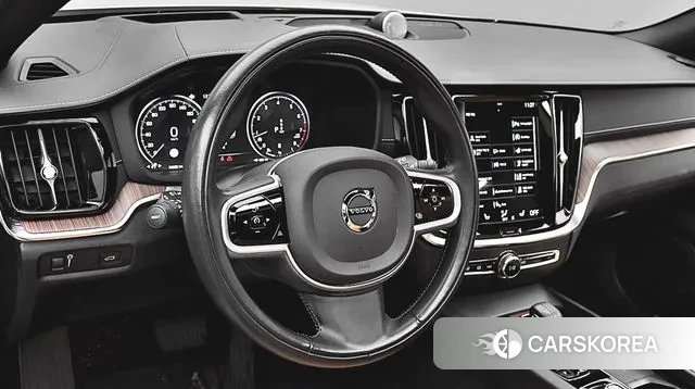 Volvo V60 Cross-Country 2nd Generation 2021 Белый из Кореи, фото 3