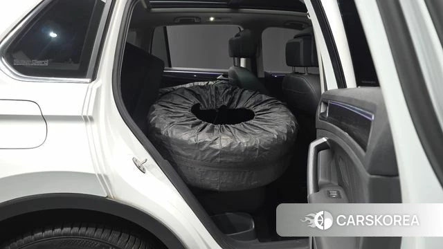 Volkswagen Tiguan second Generation 2022 Белый из Кореи, фото 3