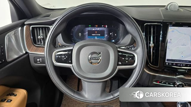 Volvo XC60 second Generation 2022 Белый из Кореи, фото 3