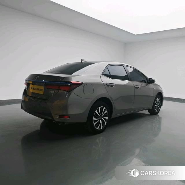 Toyota Corolla dual engine E+ 2022 Серебристо-серый из Китая, фото 3