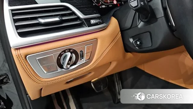 BMW 7 Series (G11) 2021 Черный из Кореи, фото 3