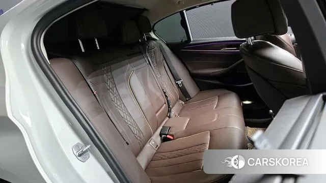 BMW 5 Series (G30) 2023 Белый из Кореи, фото 3