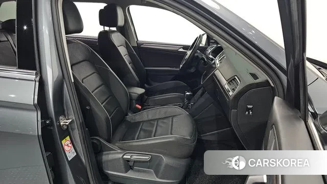 Volkswagen Tiguan Allspace 2022 Серый из Кореи, фото 3