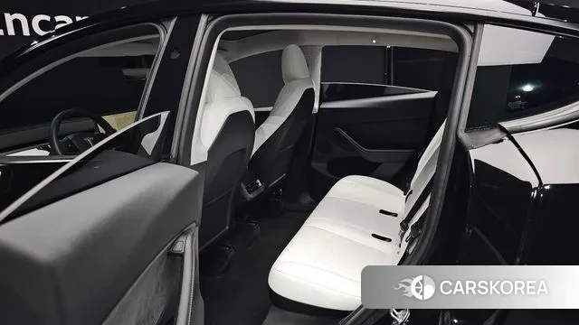 Tesla Model Y 2024 Черный из Кореи, фото 3