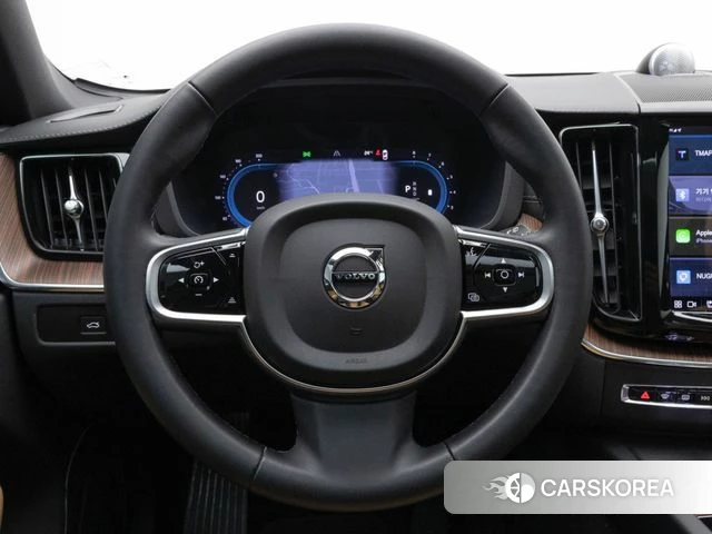 Volvo XC60 second Generation 2023 Белый из Кореи, фото 3