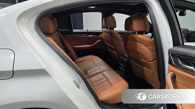 BMW 5 Series (G30) 2022 Белый из Кореи, фото 3