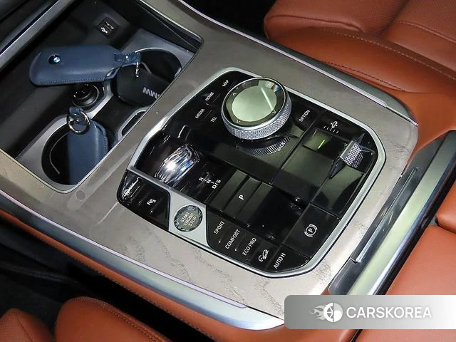 BMW X7 (G07) 2024 Черный из Кореи, фото 3