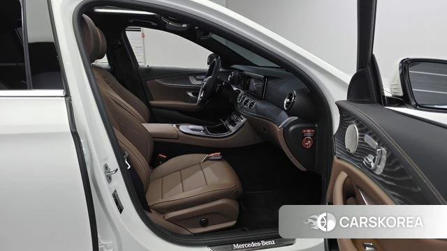 Mercedes-Benz E-Class W213 2023 Белый из Кореи, фото 3