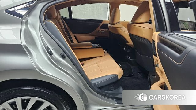 Lexus ES300h 7th generation 2022 Серебристо-серый из Кореи, фото 3