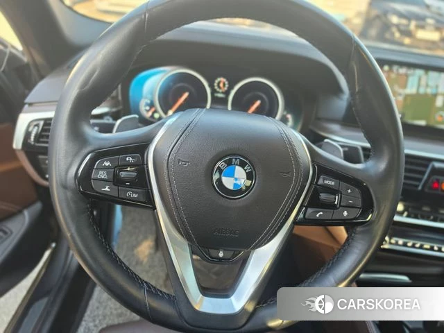 BMW 5 Series (G30) 2018 Серебристо-серый из Кореи, фото 3