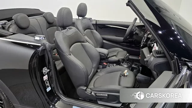 Mini Cooper Convertible 2023 Черный из Кореи, фото 3