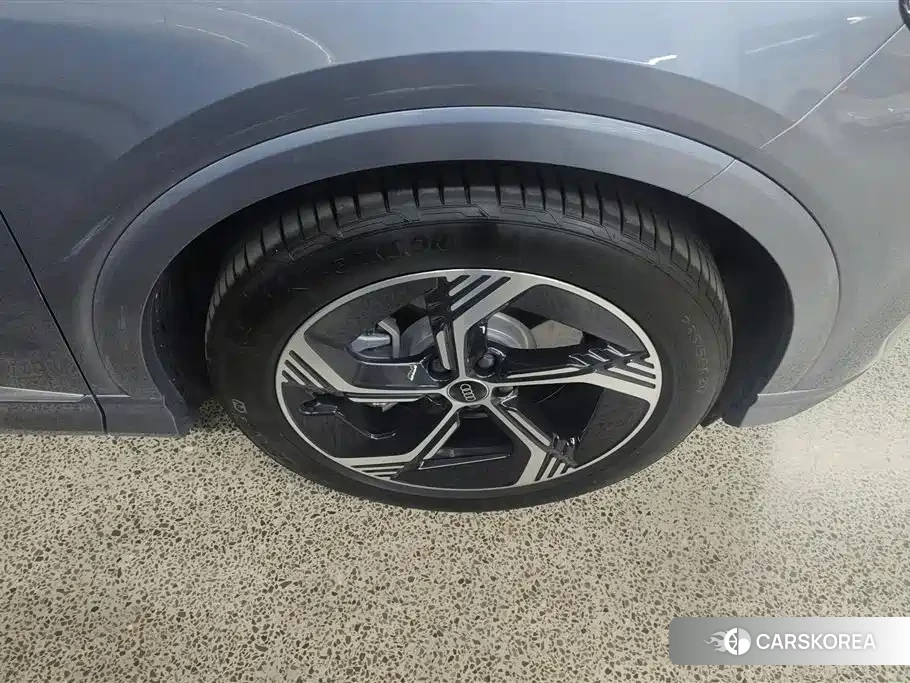 Audi Q4 2025 Синий из Китая, фото 3