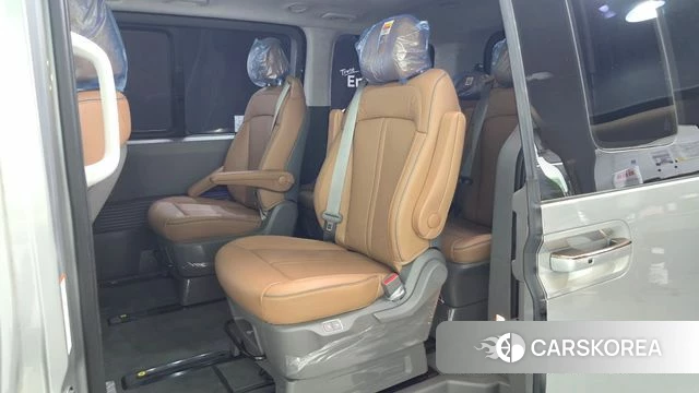 Hyundai Staria 2023 Серебристо-серый из Кореи, фото 3