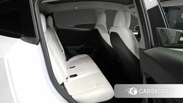 Tesla Model Y 2023 Белый из Кореи, фото 3