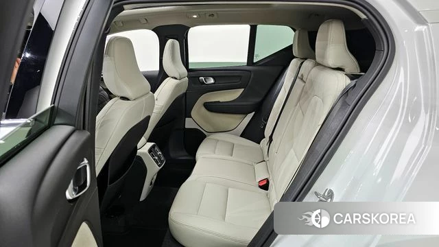 Volvo XC40 2024 Белый из Кореи, фото 3