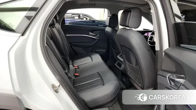 Audi e-Tron 2021 Белый из Кореи, фото 3