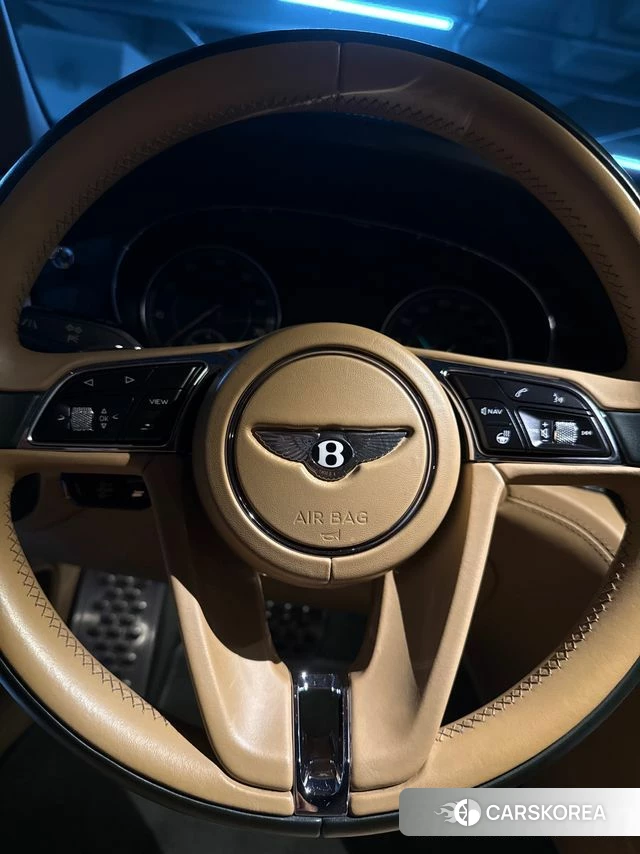 Bentley Bentayga 2018 Золотой из Кореи, фото 3
