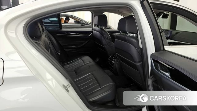 BMW 5 Series (G30) 2019 Белый из Кореи, фото 3