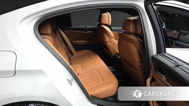 BMW 5 Series (G30) 2023 Белый из Кореи, фото 3