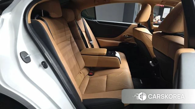 Lexus ES300h 7th generation 2021 Белый из Кореи, фото 3