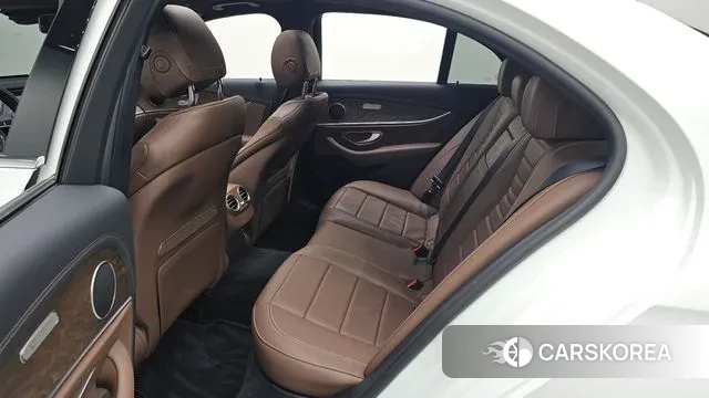 Mercedes-Benz E-Class W213 2022 Белый из Кореи, фото 3