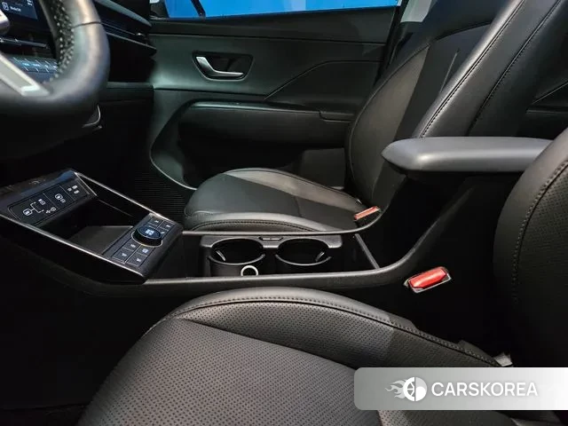 Hyundai Kona (SX2) 2024 Жемчужный цвет из Кореи, фото 3