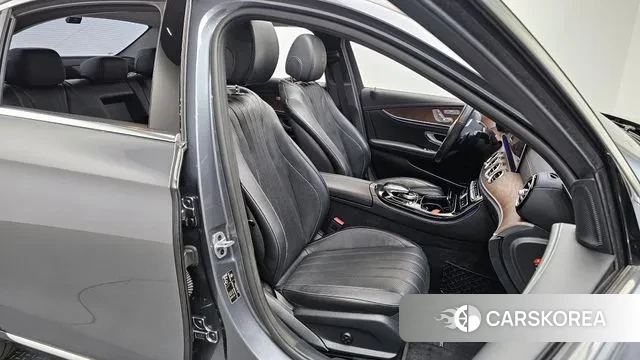 Mercedes-Benz E-Class W213 2018 Серый из Кореи, фото 3
