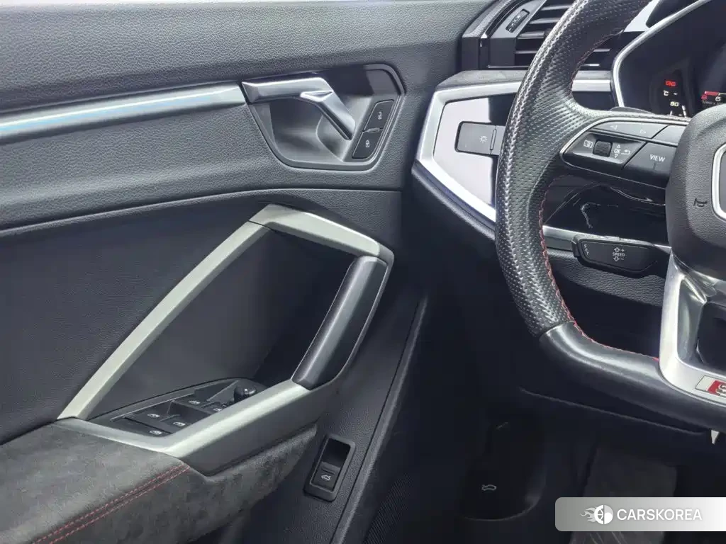 Audi Q3 Sportback 2023 Silver/gray из Китая, фото 3