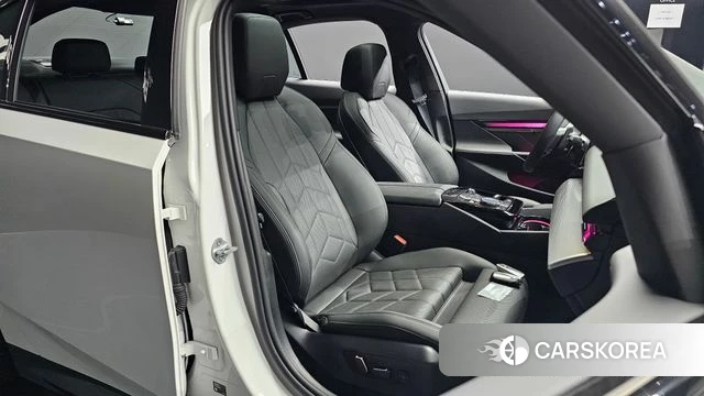 BMW 5 Series (G60) 2025 Белый из Кореи, фото 3