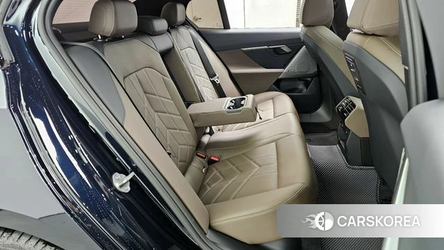 BMW 5 Series (G60) 2024 Черный из Кореи, фото 3