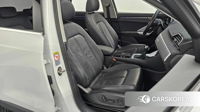 Audi Q3 (F3) 2020 Белый из Кореи, фото 3