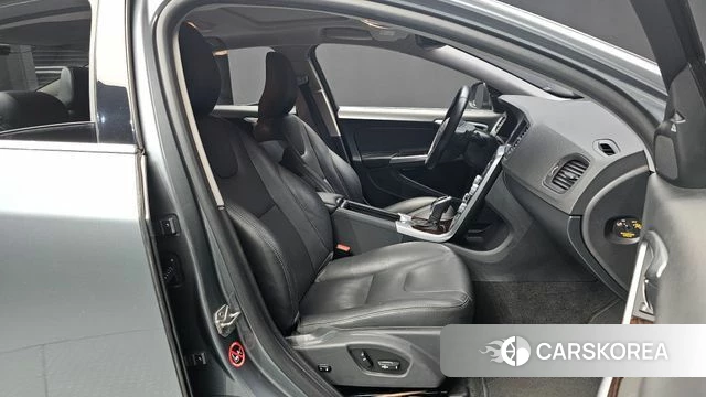 Volvo S60 2018 Серый из Кореи, фото 3